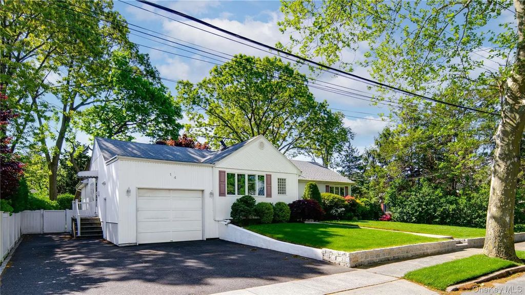 14 Beech Court, Malverne