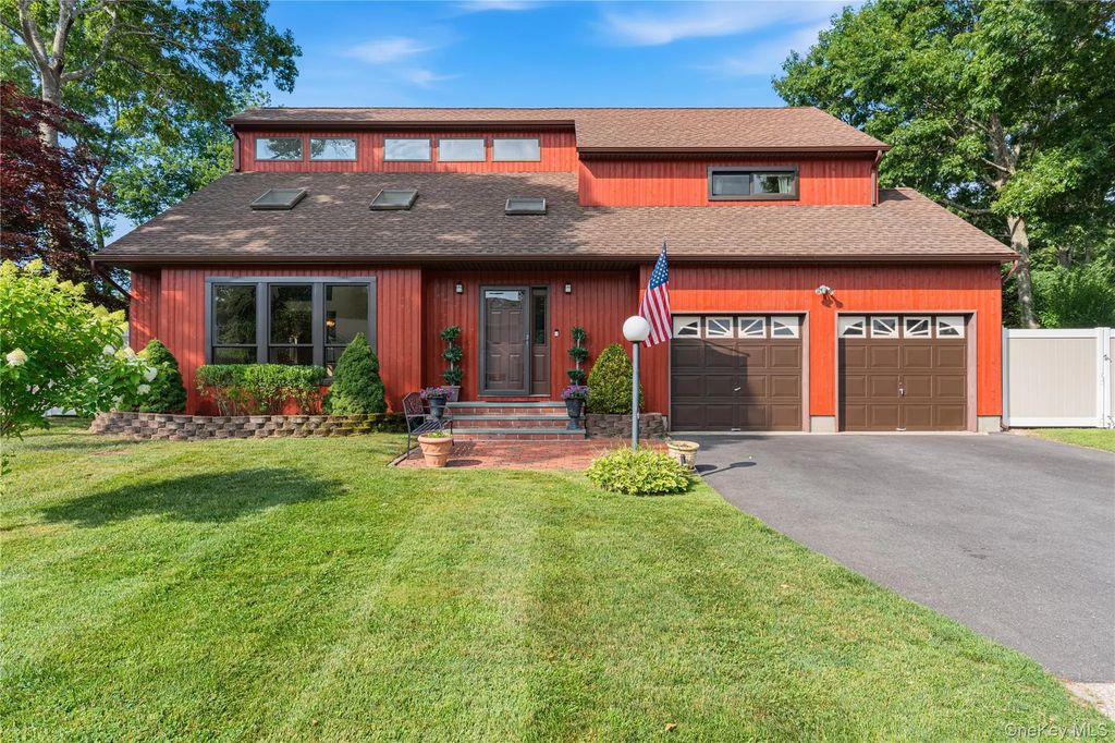 20 Debragga Avenue, East Moriches
