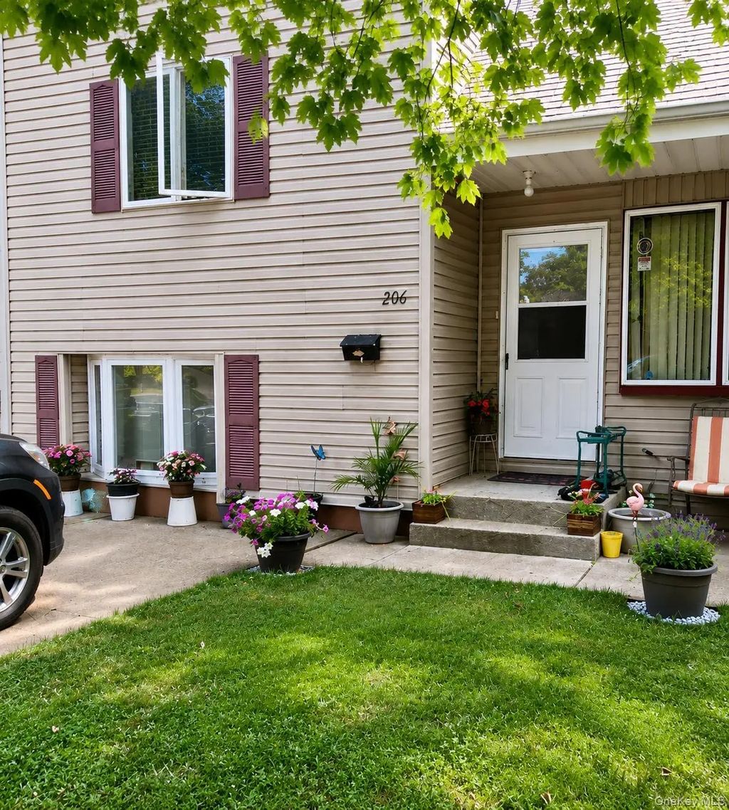 206 Bay Shore Road, North Babylon