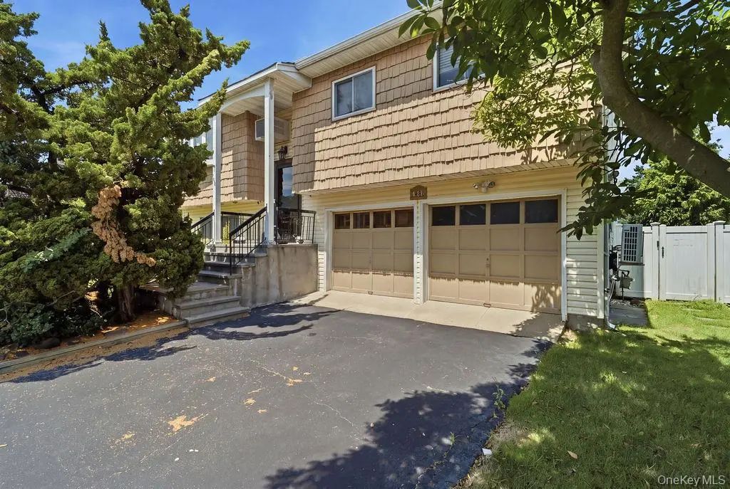 165 Meister Boulevard, Freeport