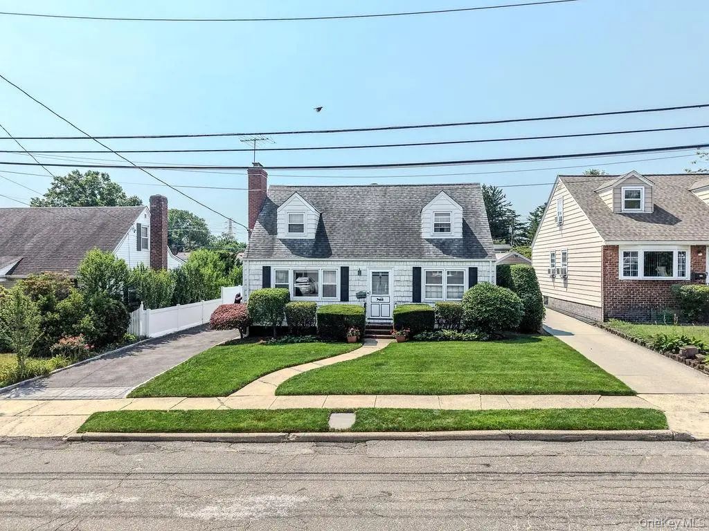 267 Hill Street, Mineola
