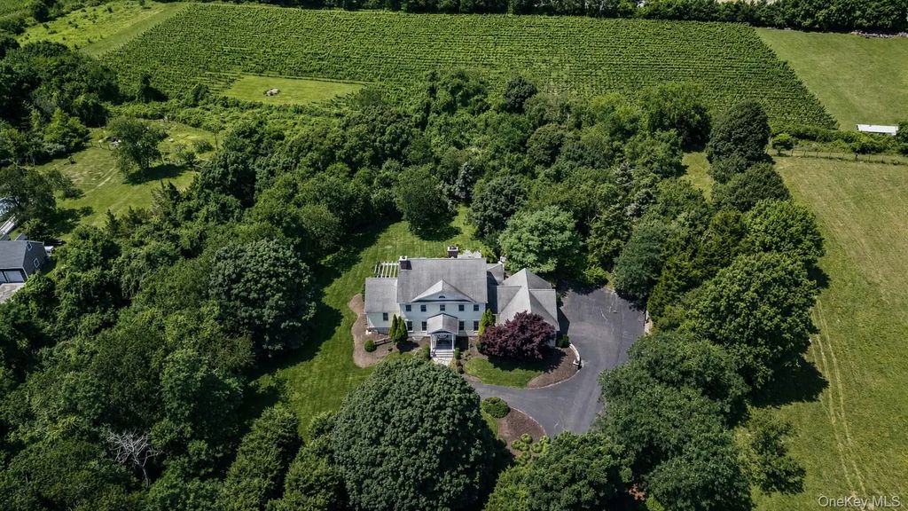 1492 Skunk Lane, Cutchogue
