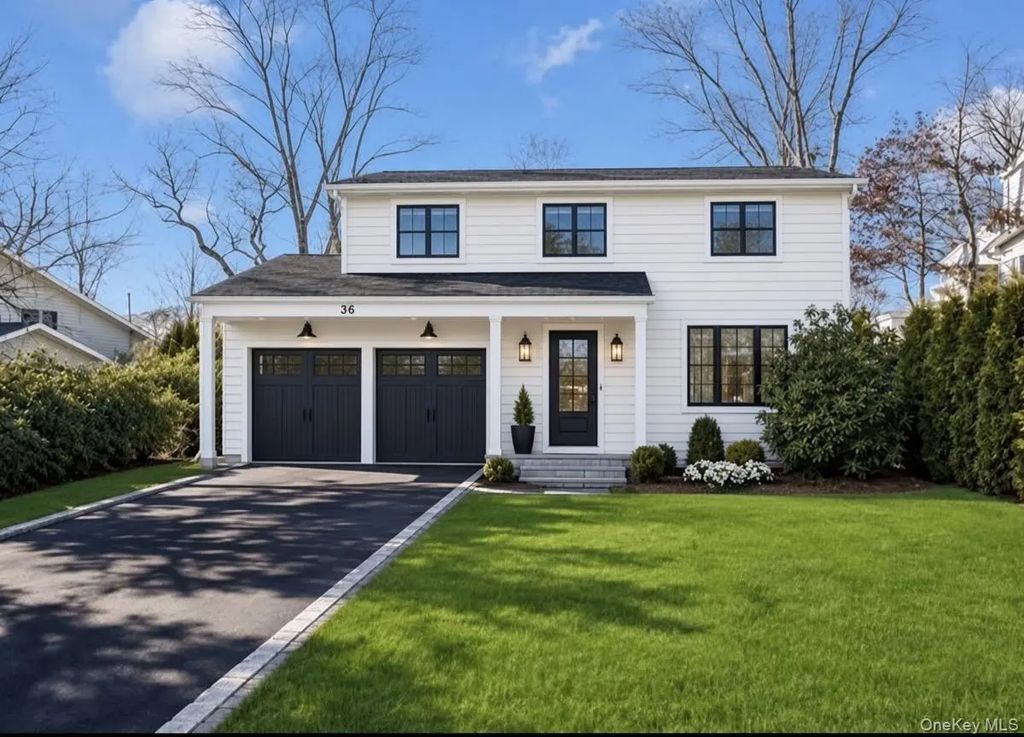 30 Glacier Drive, Smithtown