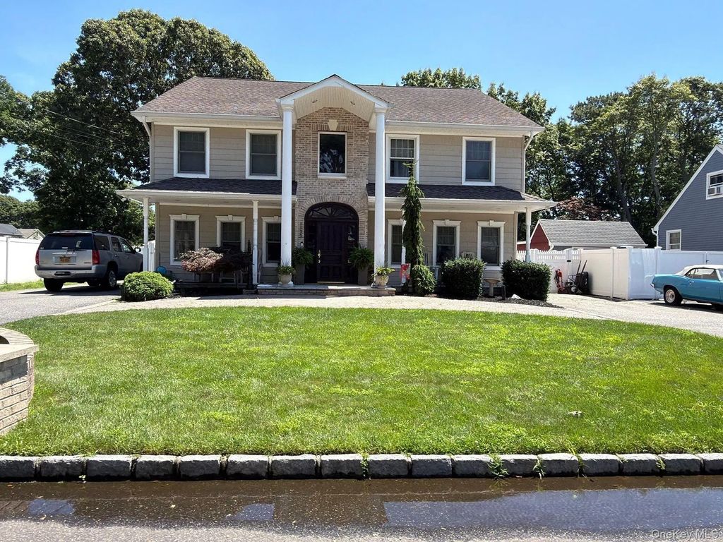 1133 Patricia Avenue, West Islip