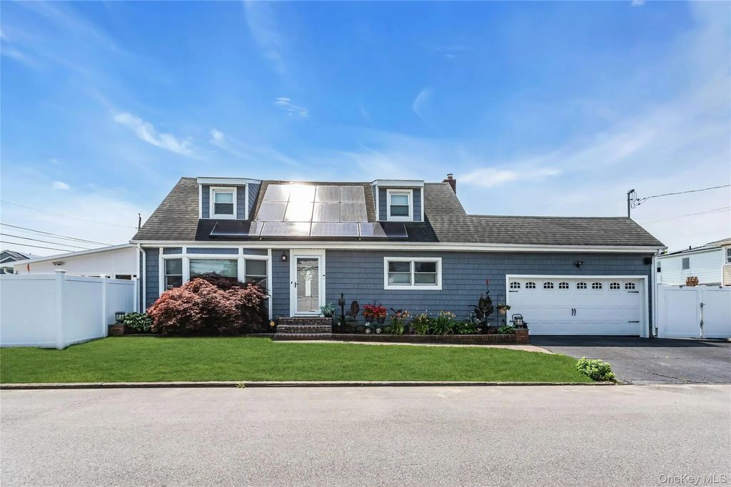 401 Beechmont Avenue, Lindenhurst