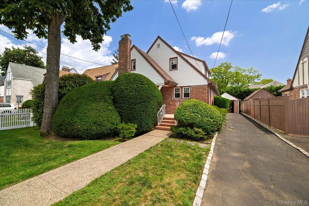 1563 Kenneth Avenue, Baldwin