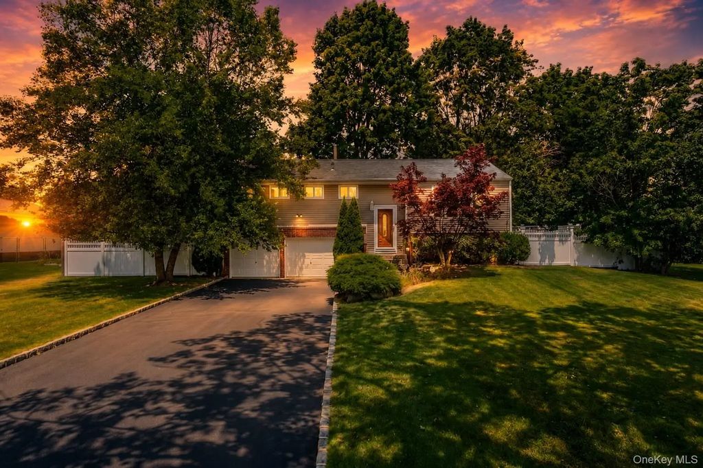 337 Burr Road, East Northport