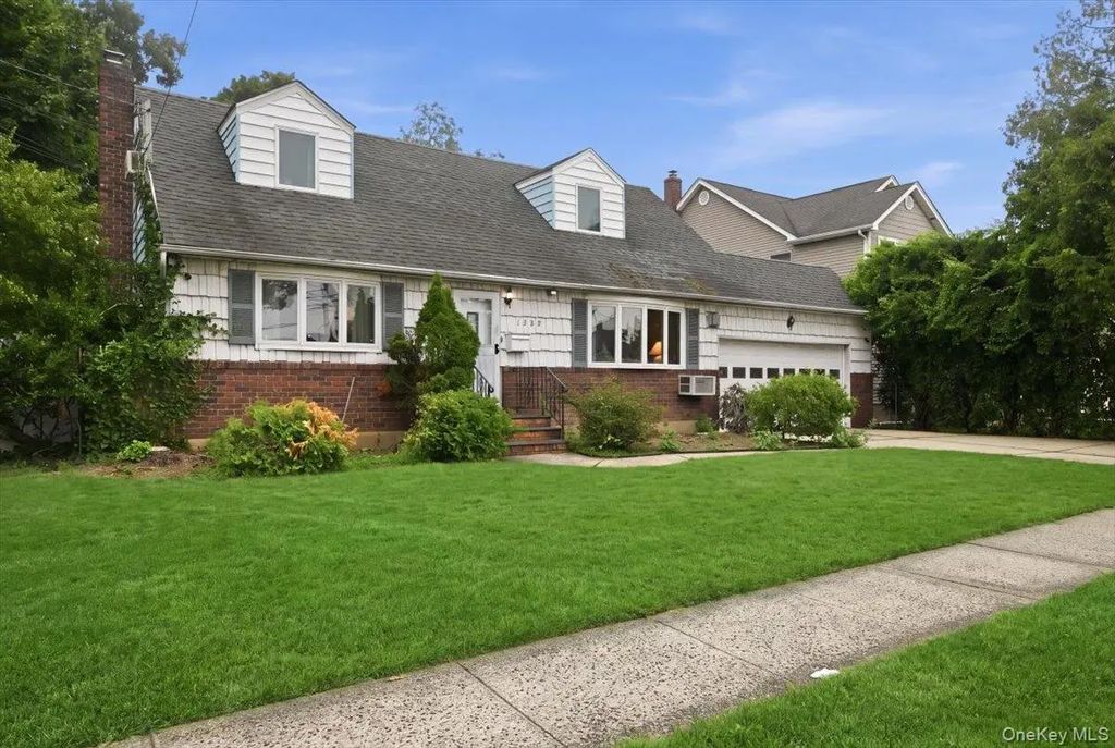 1935 Lenox Avenue, East Meadow