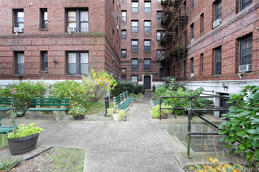 11525 Metropolitan Avenue # 233, Kew Gardens