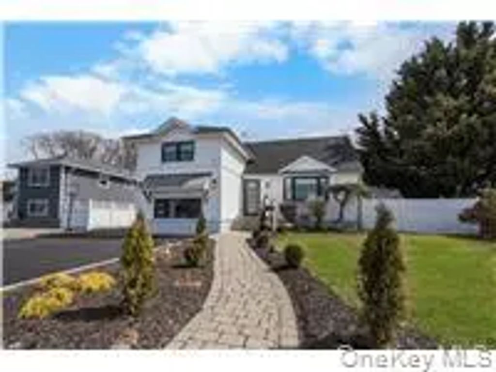 53 Elizabeth Drive, Bethpage