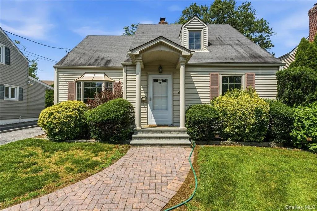 194 Lincoln Place, Eastchester