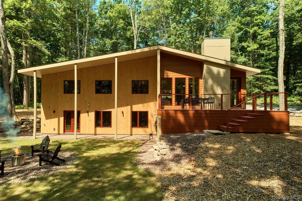 167 Timber Lake Drive, Eldred