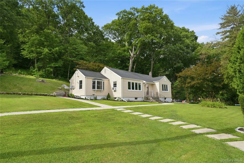 233 Hilltop Street, Mahopac