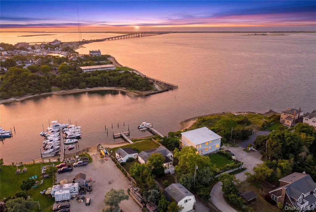 35 Gardners Lane, Hampton Bays