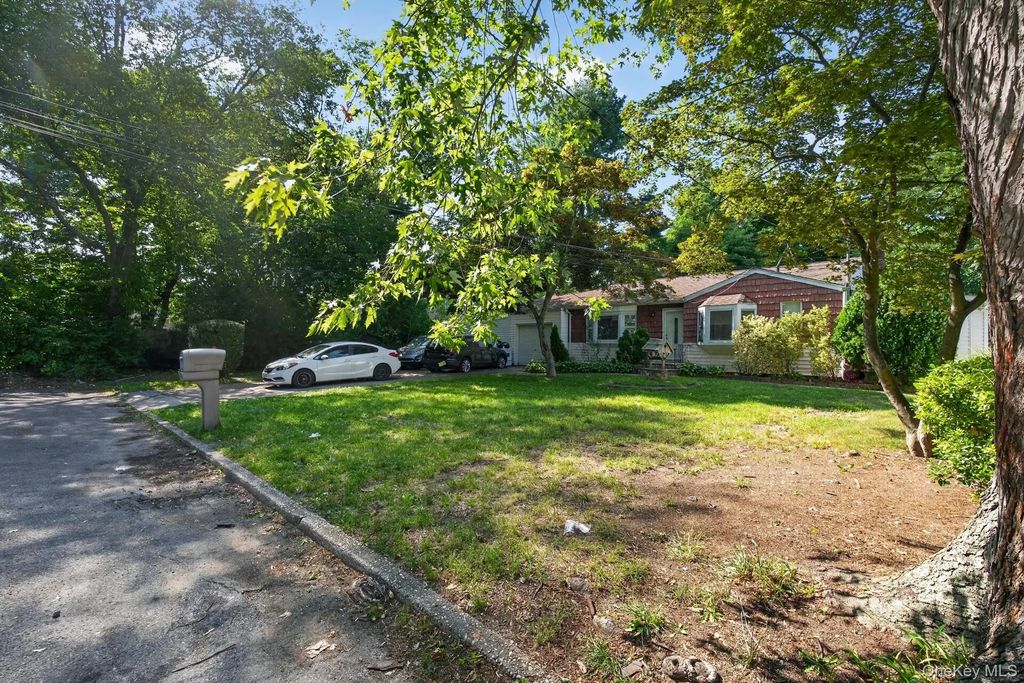 3 Hickory Place, Bay Shore