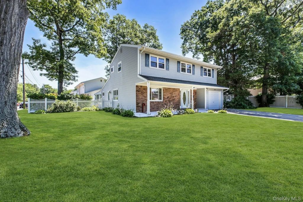 258 Lafayette Road, West Babylon
