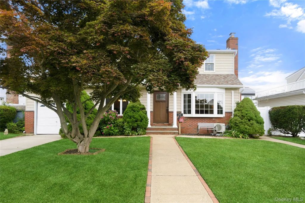 1865 Dover Road, Wantagh