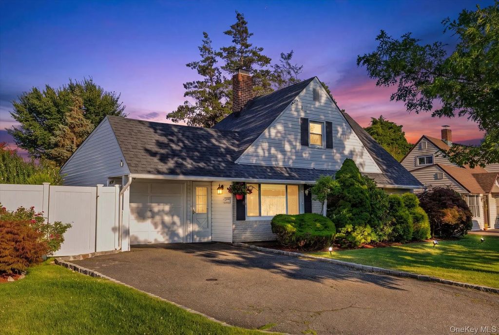 51 Shepherd Lane, Levittown