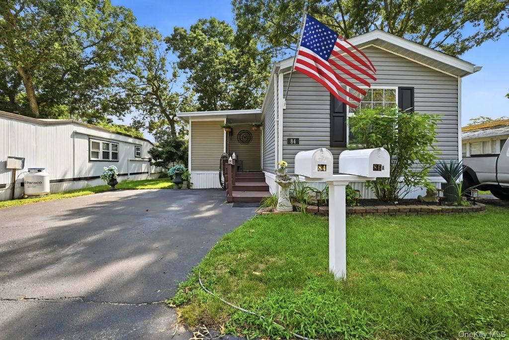 37 Hubbard Avenue # 84, Riverhead