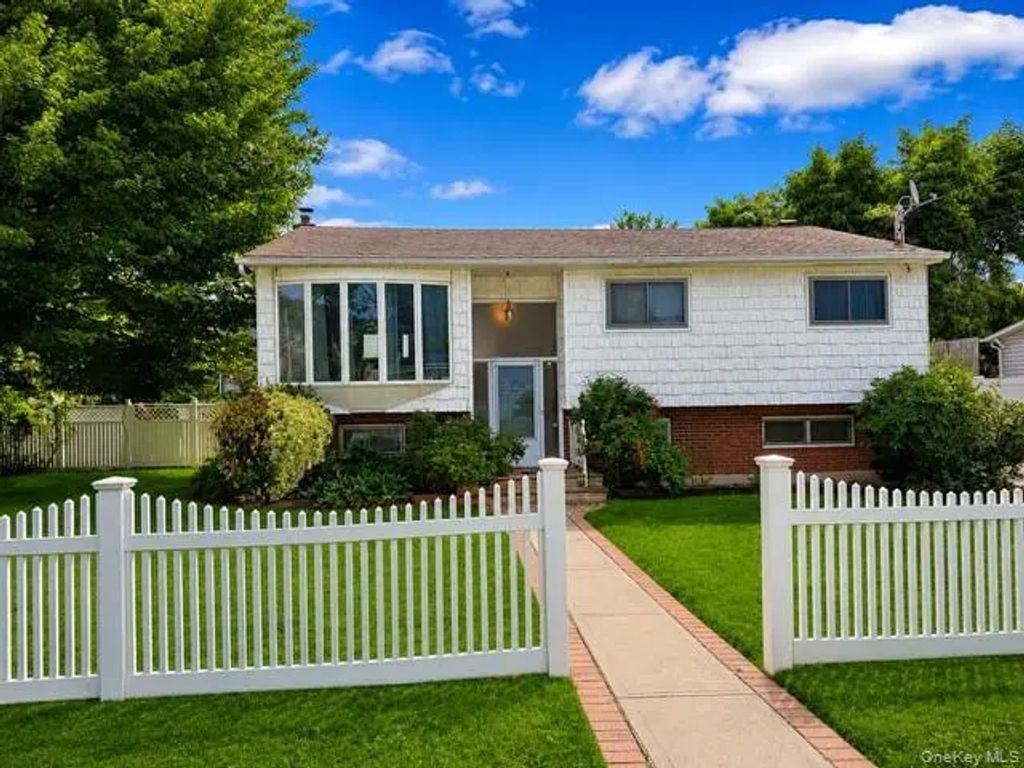 87 S 28th Street, Wyandanch