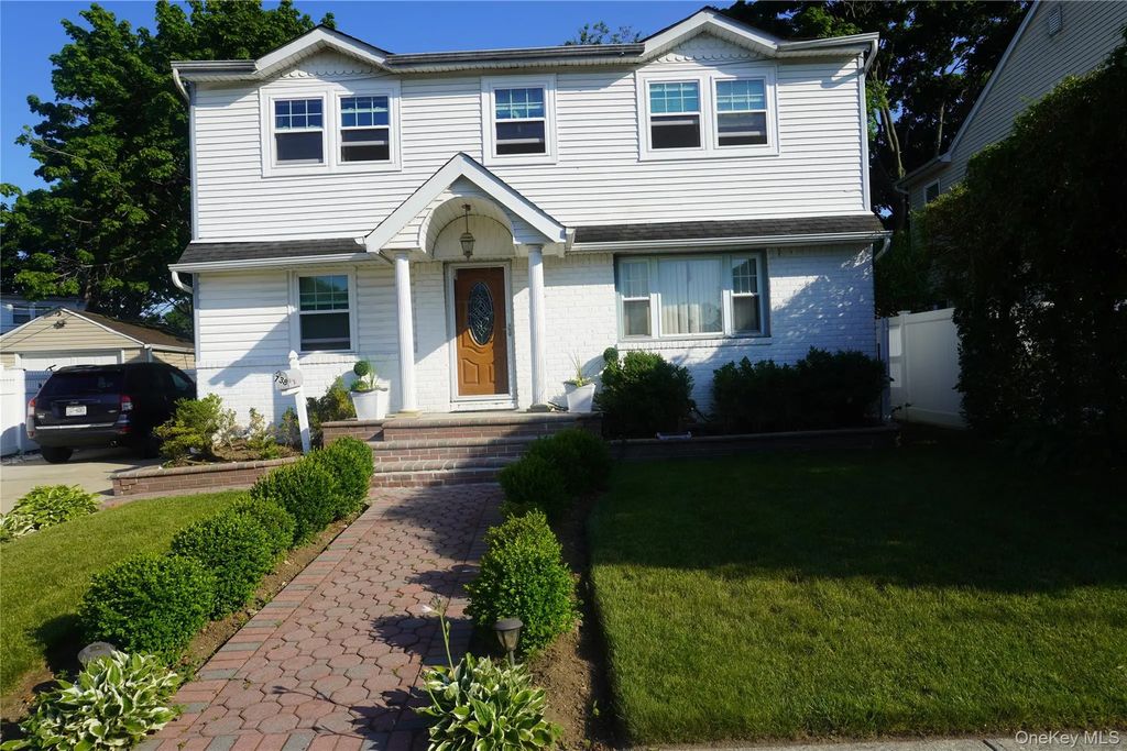 738 Decatur Street, Uniondale