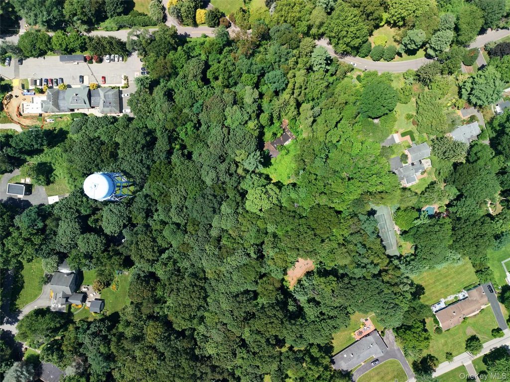 20 Tibbits Lane, Sands Point