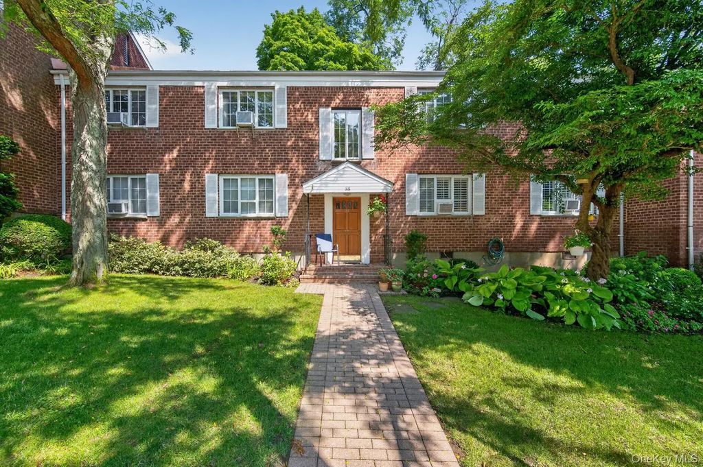 35 Nathan Hale Drive # 25b, Huntington
