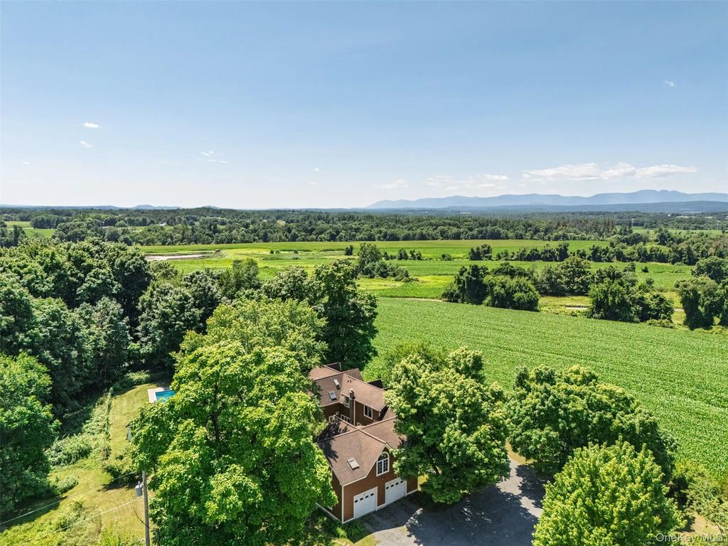 9 Breezy Ridge Road, Kinderhook