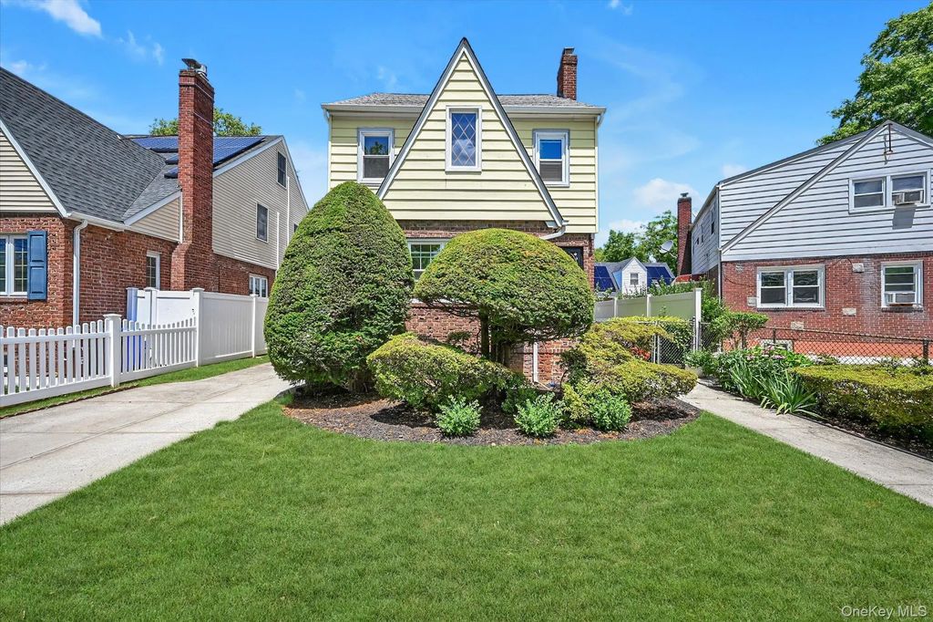 236-11 Seward Avenue, Bellerose Manor