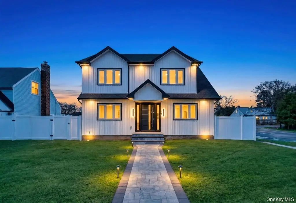 28 S Elm Street, Hicksville