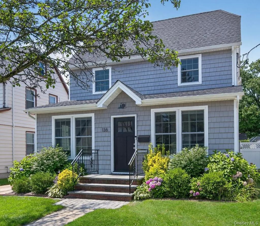 136 Broad Street, Williston Park