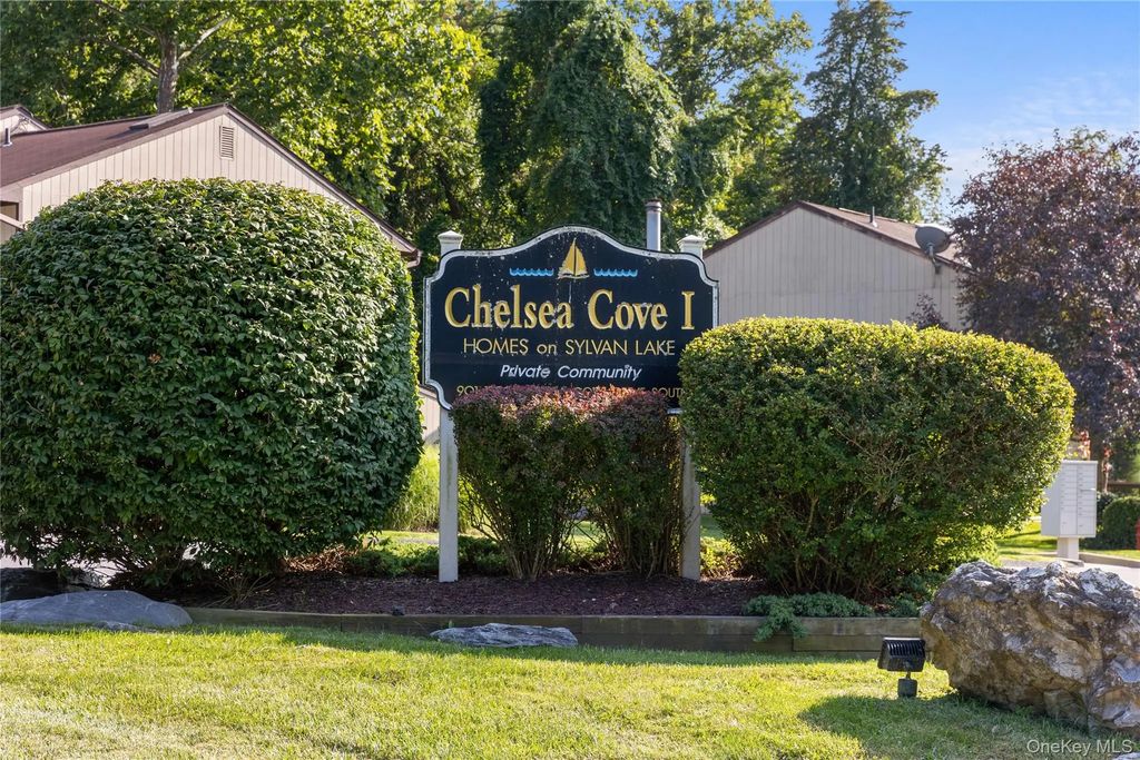 1105 Chelsea Cove S, Hopewell Junction
