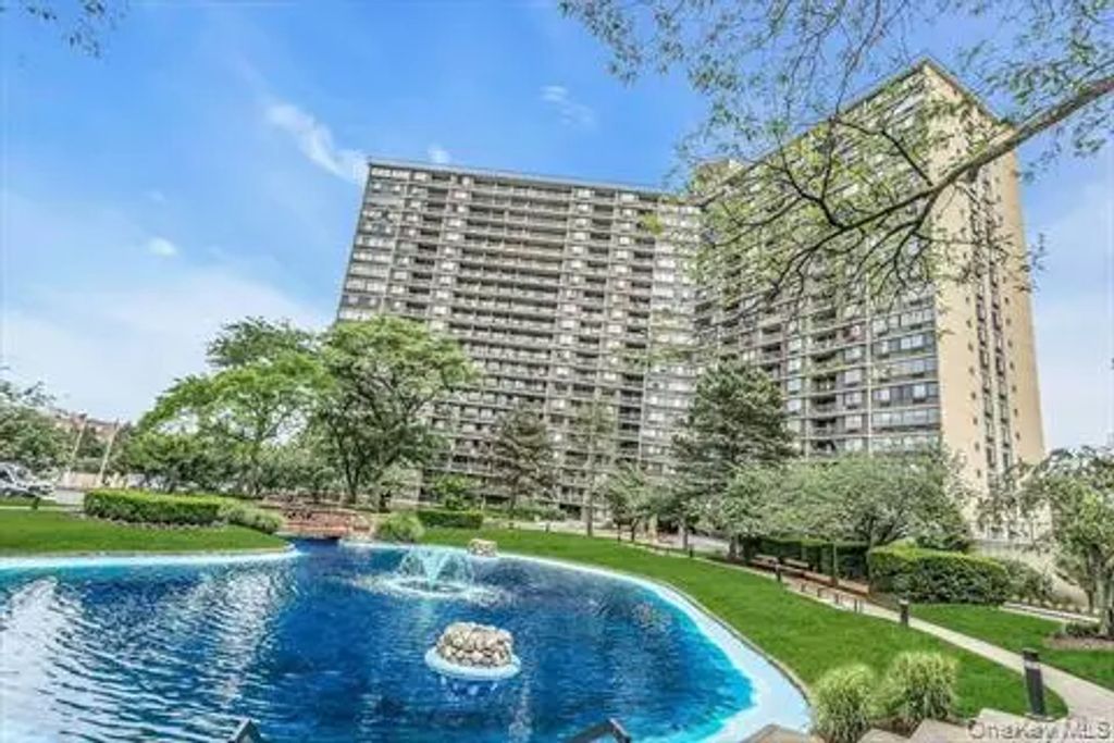 2 Bay Club Drive # 7y, Bayside