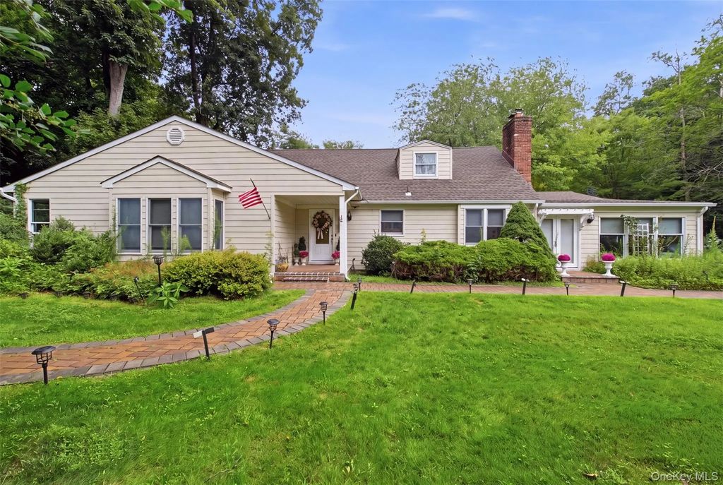 19 Eckernkamp Drive, Smithtown
