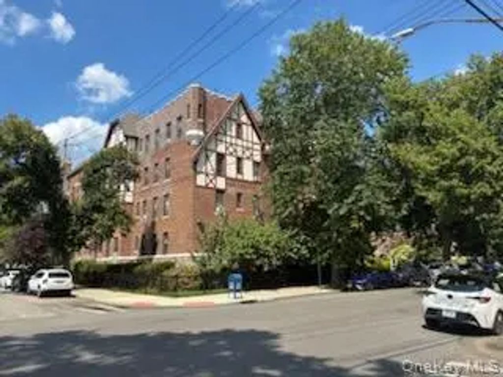 160-15 Powells Cove Boulevard # E301, Beechhurst