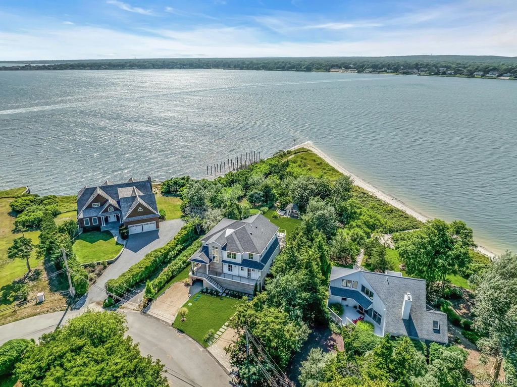 29 Tiana Circle, Hampton Bays