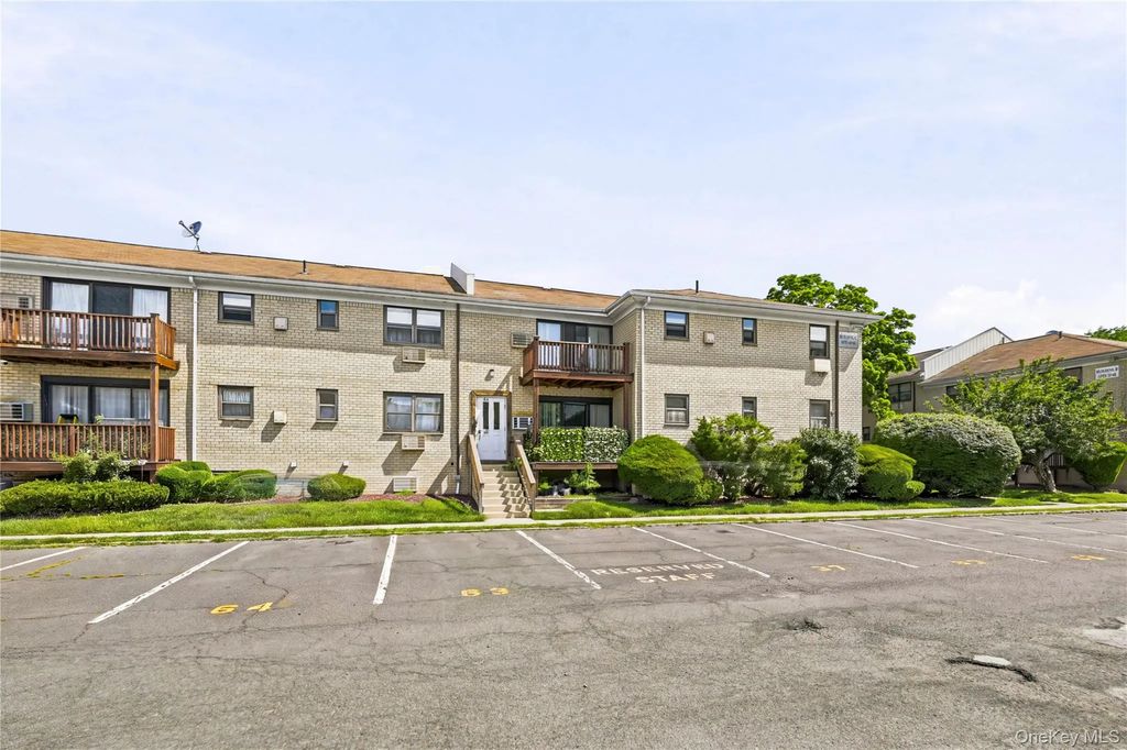 64 W. Sneden Place # 64, Spring Valley