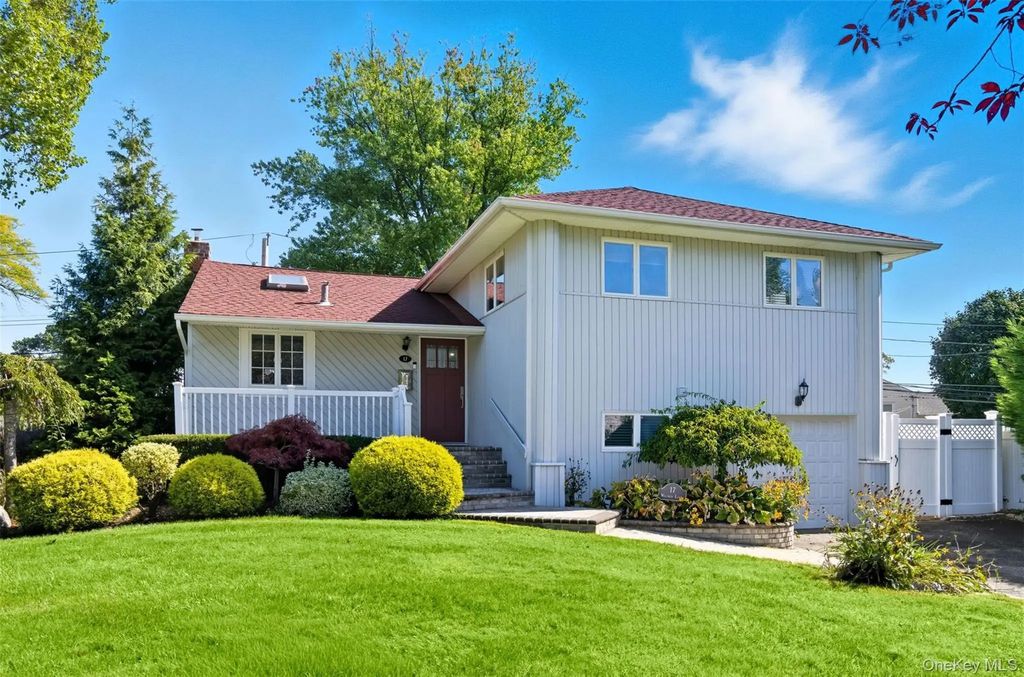 17 Willben Lane, Plainview