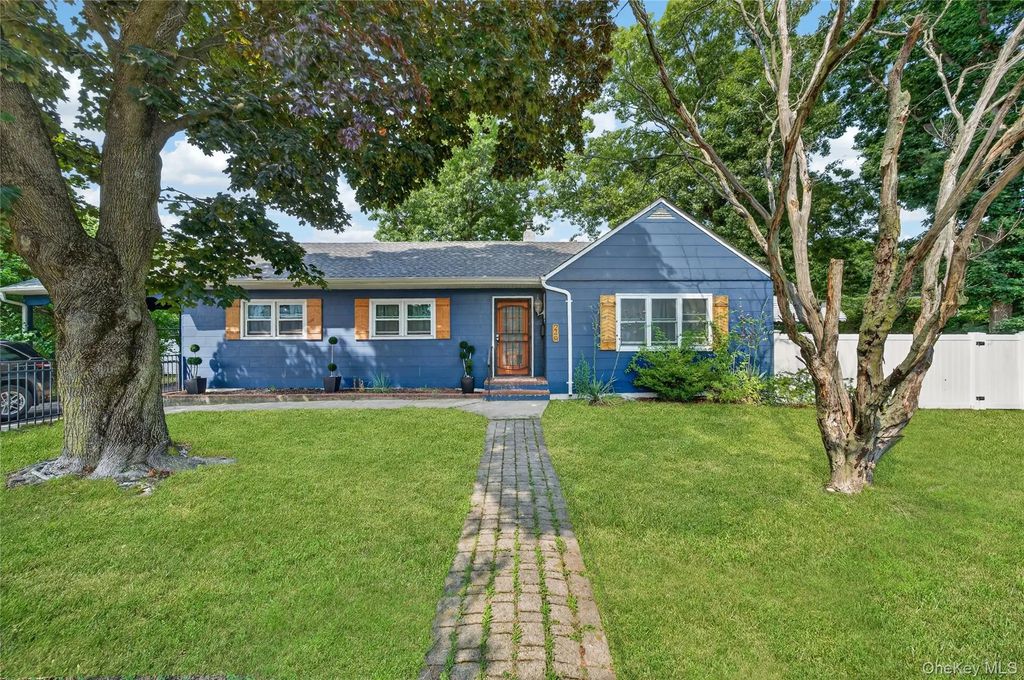 249 Bay Shore Road, Bay Shore