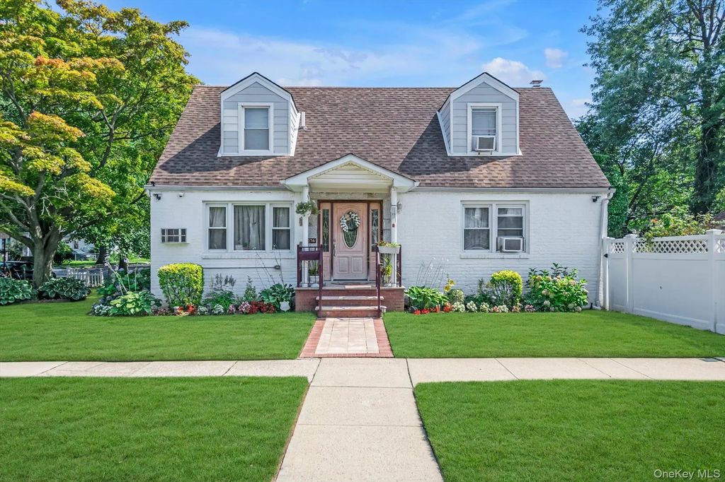 276 85th Avenue, Floral Park