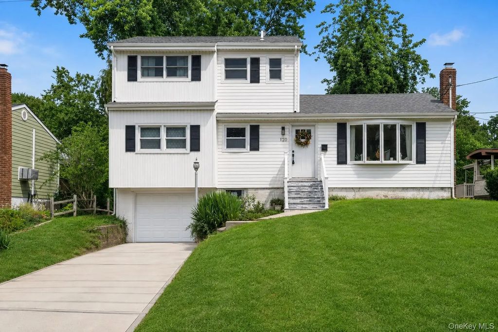 120 Glenwood Road, Glenwood Landing
