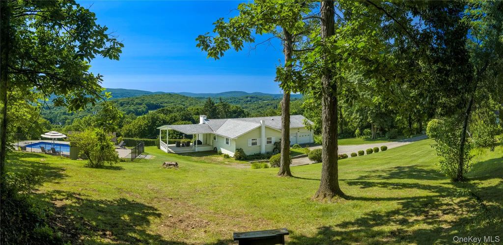 21 Overlook Drive, Pawling
