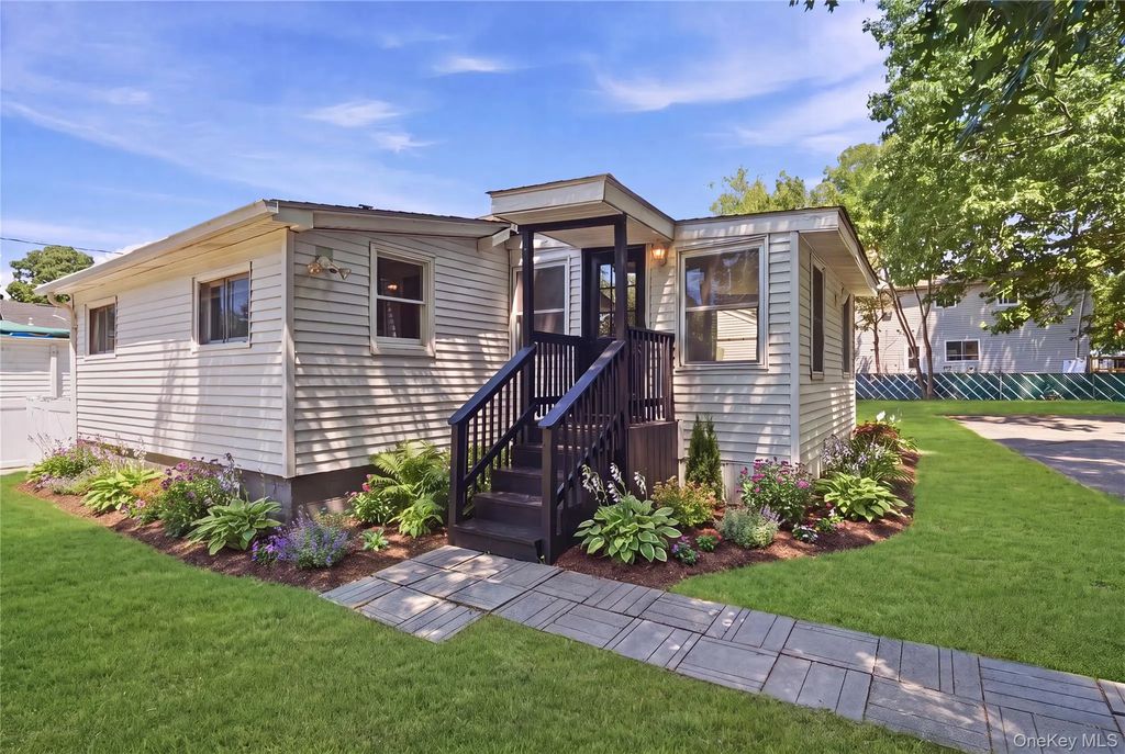99 Green Avenue, Patchogue