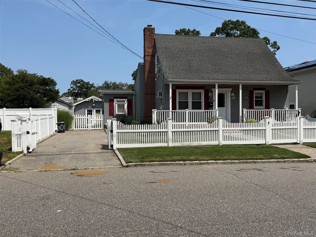 300 Beachview Street, Copiague