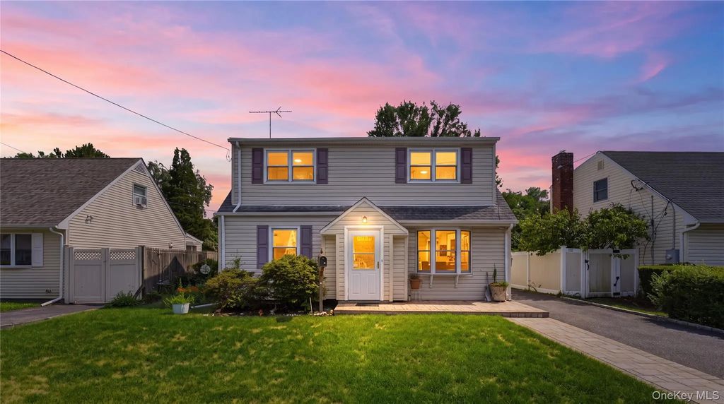 43 Nassau Avenue, Plainview
