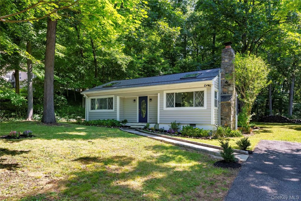 6 Hemlock Trail Court, Carmel