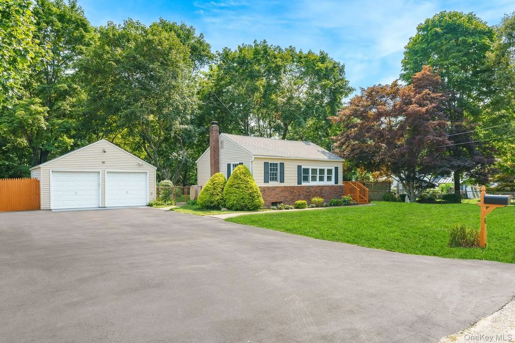 6 Hines Road, Middle Island