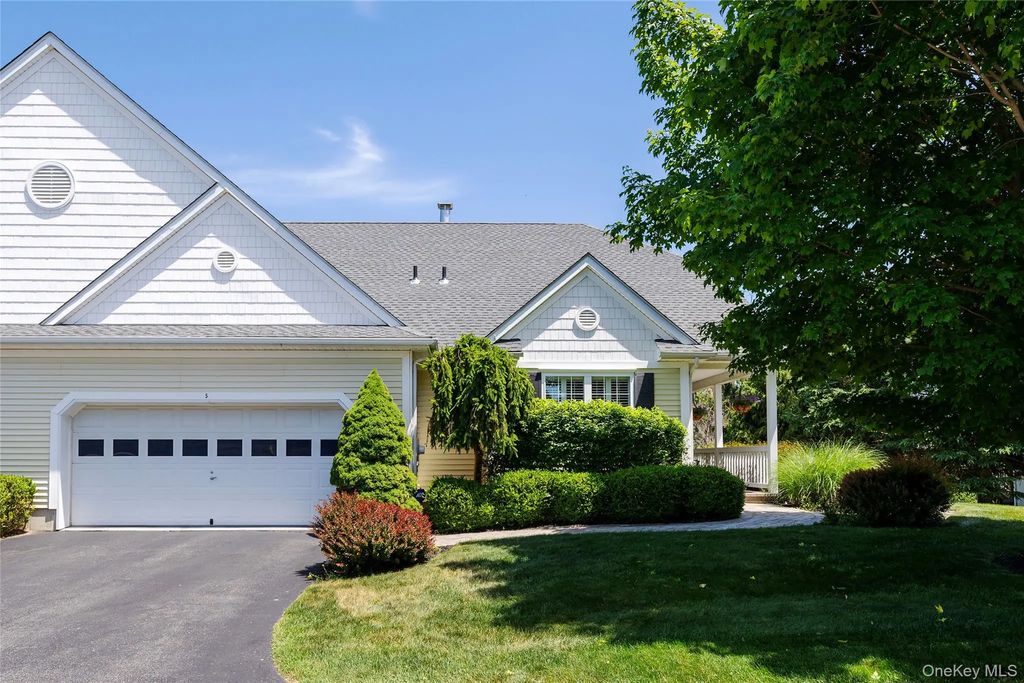 5 Equestrian Way, Poughquag