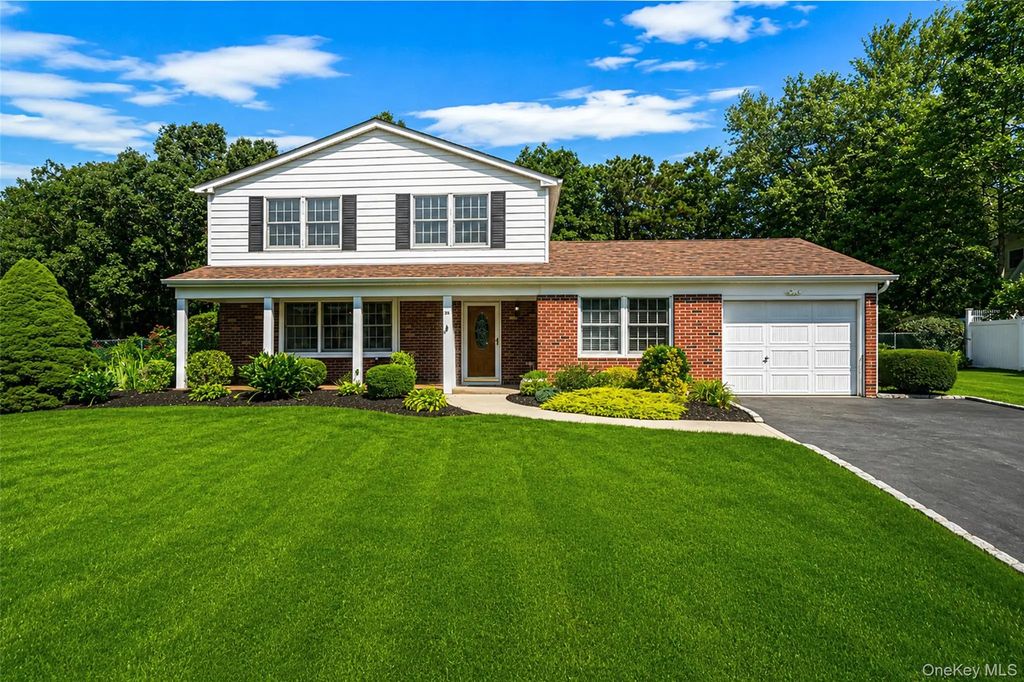 35 Royalston Lane, South Setauket
