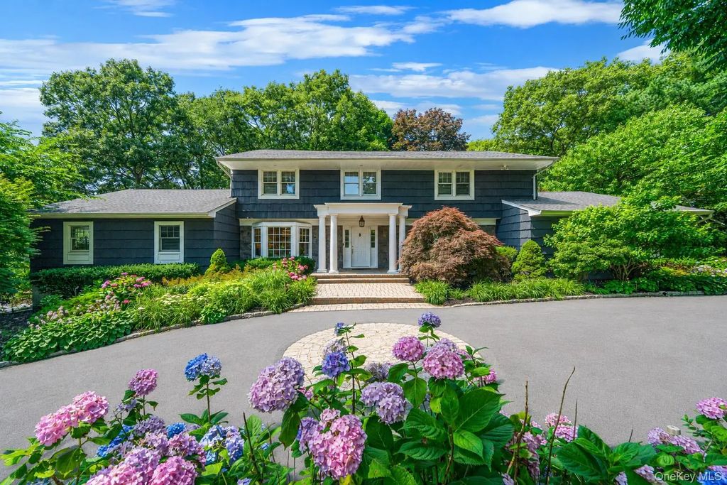 1 Winston Court, Dix Hills